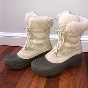 Women’s waterproof snow boots